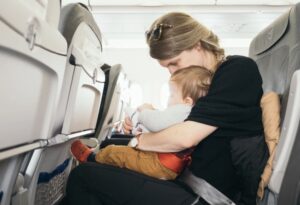 Младенец в самолете. Как подготовить малыша к большому путешествию?